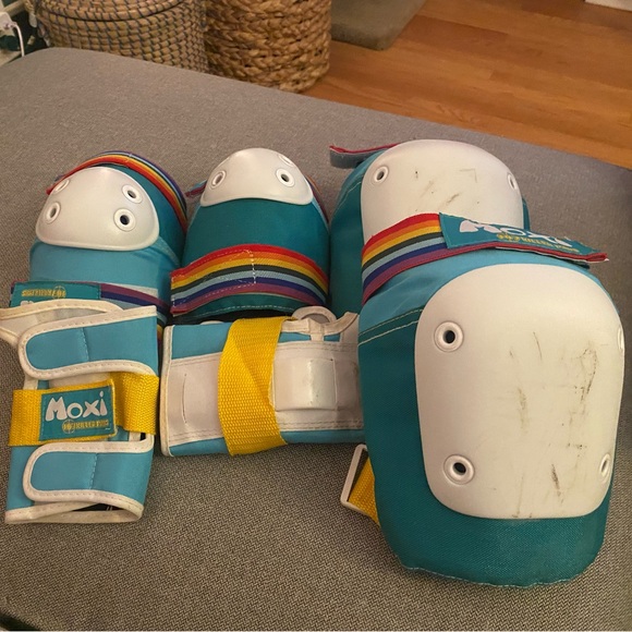 Moxi Skate Pads - Picture 2 of 14